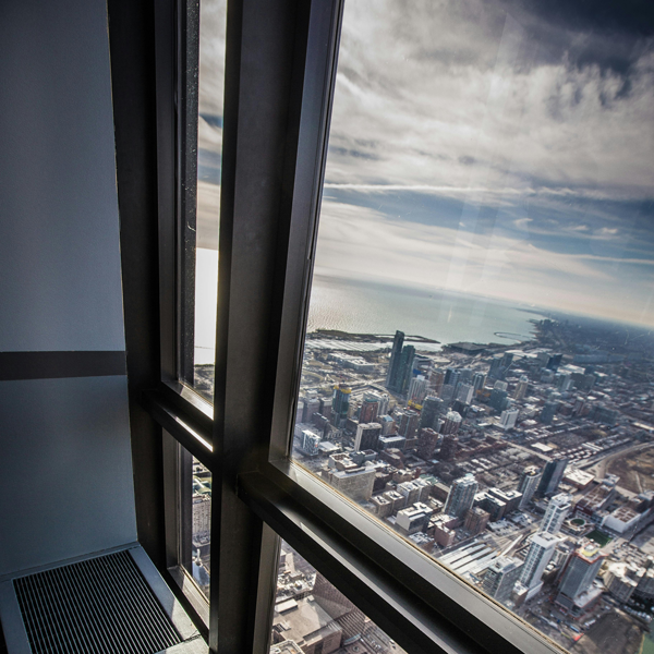 लकड़ी के कांच के आवरण की खिड़की